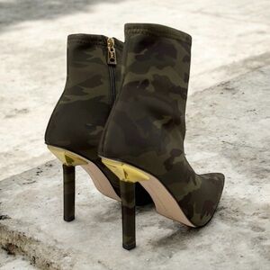 NWT Good American High Kickstand Scuba Heeled Bootie